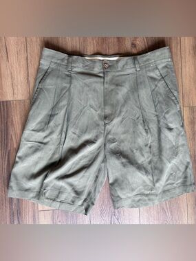 Baracuta Men's Green 100% Silk Shorts Size 36 Pleated Front